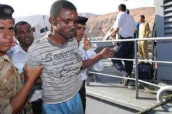 النيابة اليمنية تحقق مع 18 صوماليًا تم ضبطهم مسلحين بجزيرة «درسة»