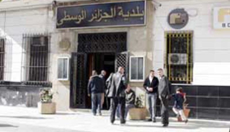 حارس ببلدية الجزائر الوسطى وتقني في الإعلام الآلي يزوّران شهادات إقامة مقابل 3 آلاف دينار