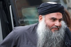 أبو قتادة يصل إلى مجمع المحاكم بالعاصمة الأردنية