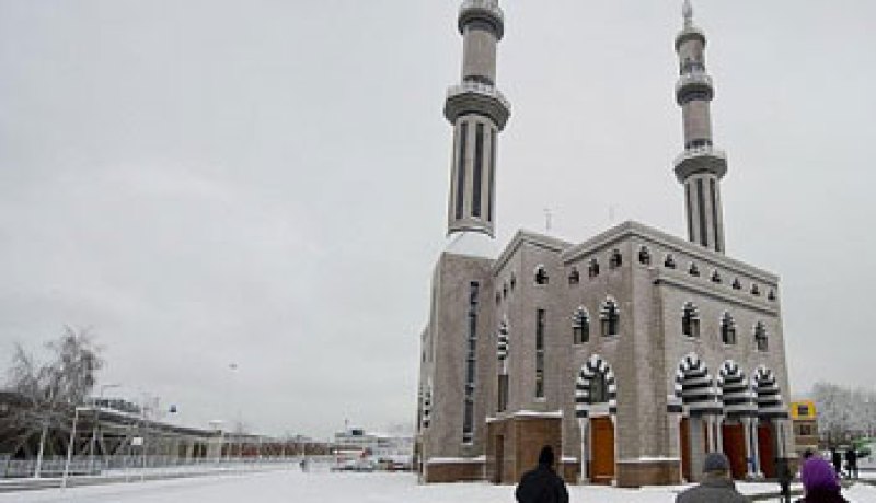 بريطانيا: تأمين بعض مساجد العاصمة بعد الحادث الذى تعرض له مسجدين