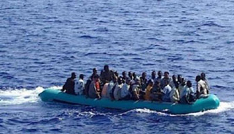 البحرية الليبية: توقيف 80 مهاجراً غير شرعى من جنسيات أفريقية مختلفة