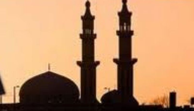 شابة هولندية تحقق حلمها وترفع الأذان في برنامج ترفيهي