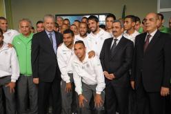 سلال يزور الخضر بمقر إقامتهم بسيدي موسى