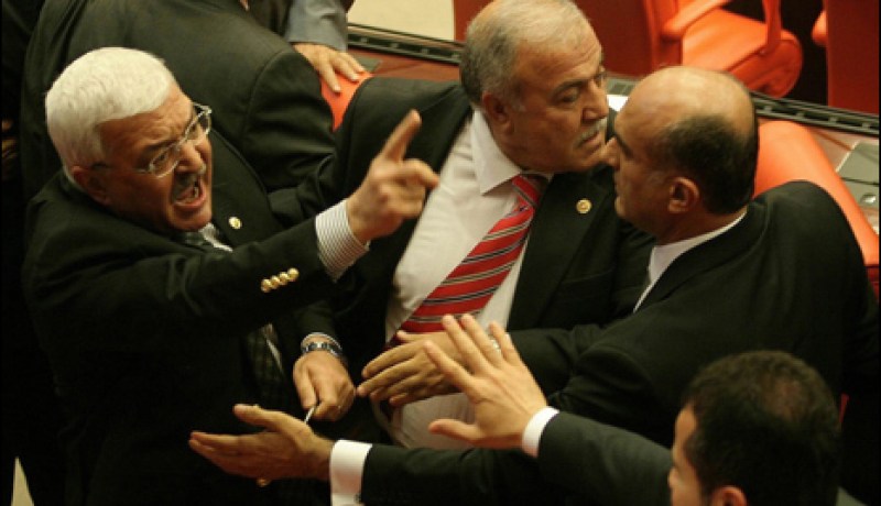 البرلمان التركي يعدل عن تعديل الدستور
