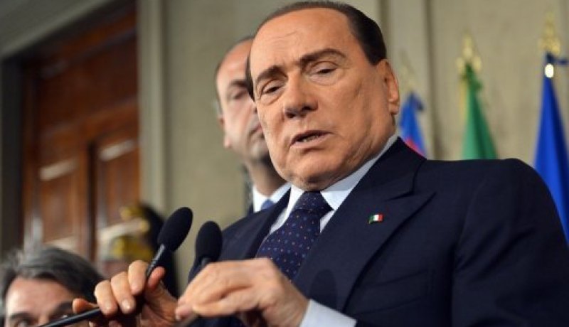 برلوسكوني يعلن يوم حداد بعد إقالته
