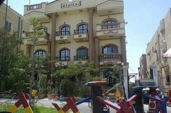 الجيش المصري ينتشر حول مقر مرسي وقرب مظاهرة لمؤيديه