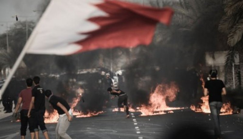 الحكم بالسجن حتى 15 سنة على 15 شخصا في البحرين بتهمة الشروع في قتل شرطيين