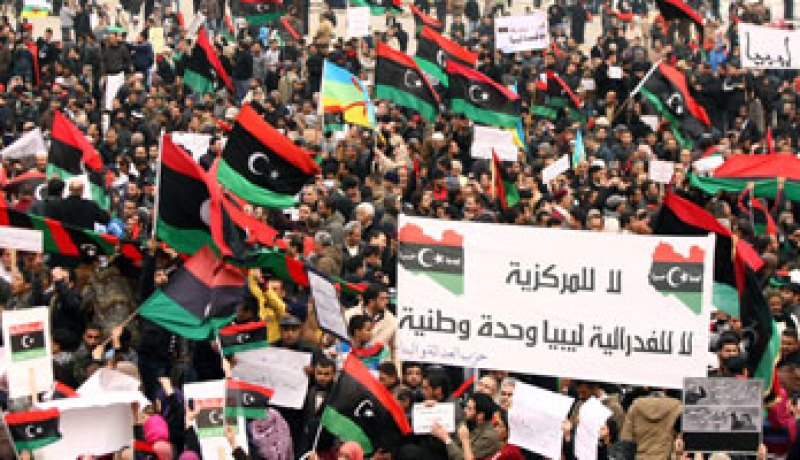 العشرات يقتحمون مقر “البرلمان” الليبى