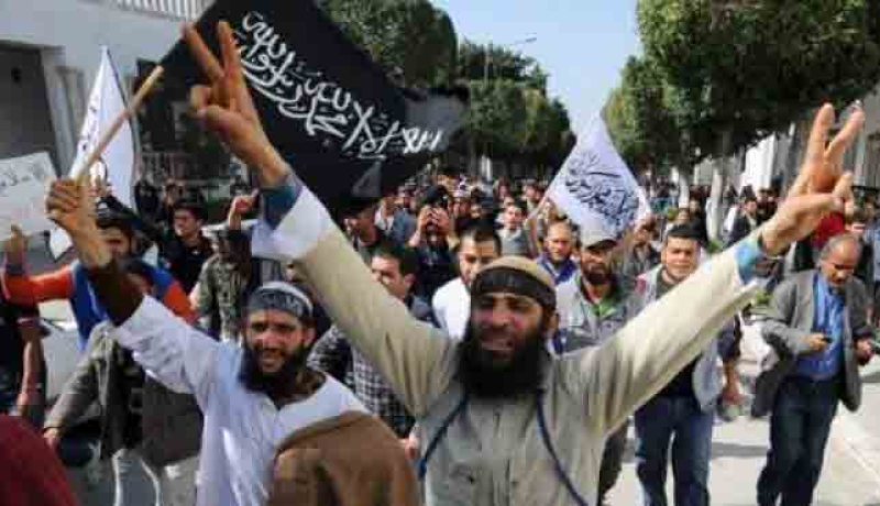 “سلفيون” يغلقون الإدارات العامة والمدارس في مدن شمال غرب تونس