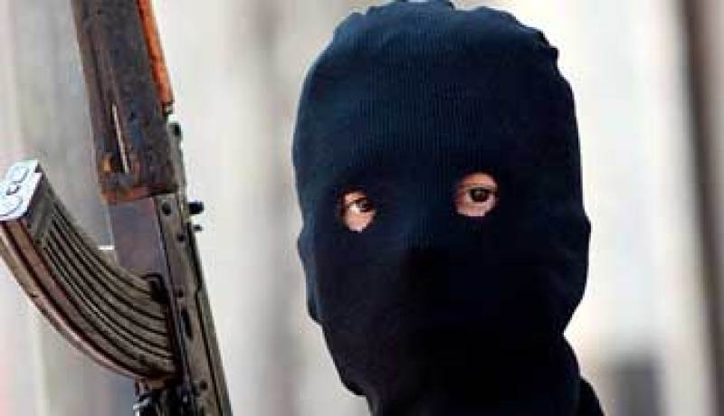 شخص يهاجم مركز شرطة بوسط طرابلس