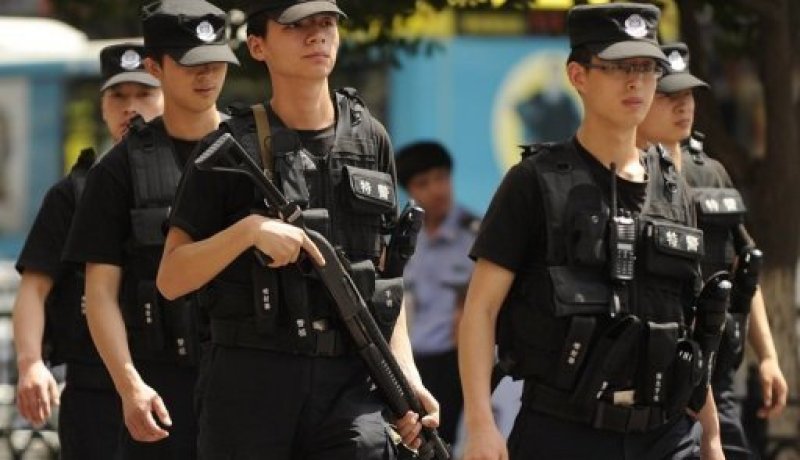 محكمة في شينجيانغ بغرب الصين تعاقب شخصين بالاعدام في أعمال عنف