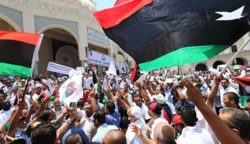رئيس الحكومة الليبية يعلن العمل على اخلاء طرابلس من المظاهر المسلحة