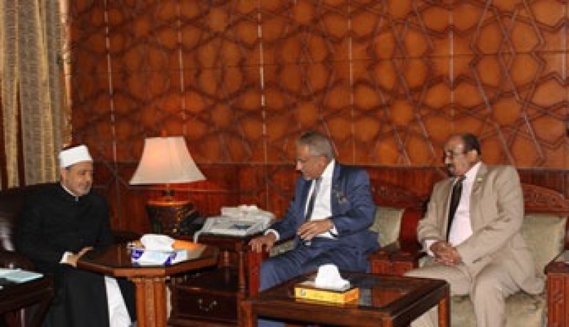 سفير جيبوتى بفرنسا يطلب دعم الأزهر للحصول على رئاسة اليونسكو