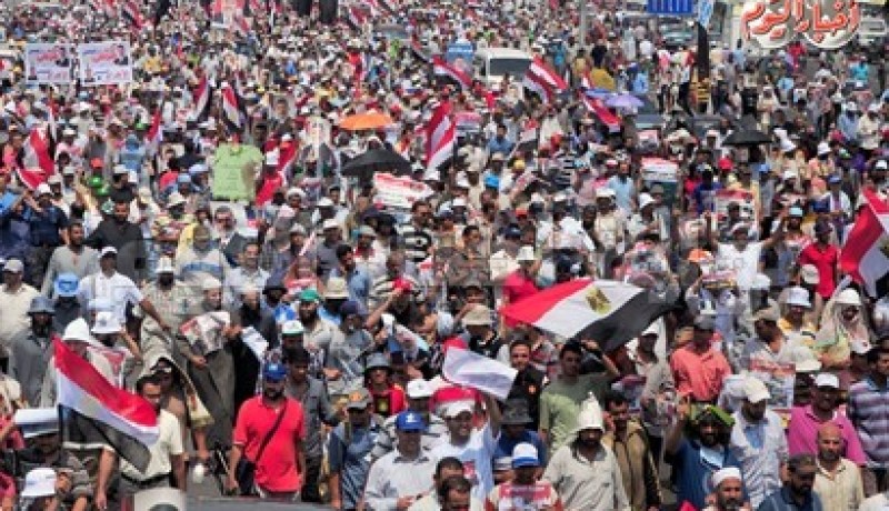 مصادر رسمية تكشف عن توصية في البيت الأبيض بتعليق المساعدات إلى مصر