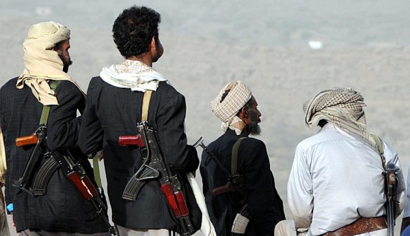 مسلحون قبليون يختطفون قائدًا عسكريًا باليمن