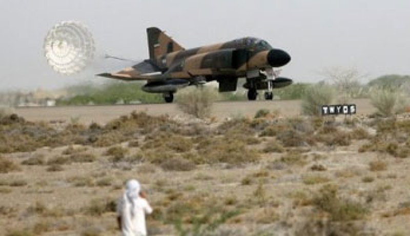 عسكرى ليبى يطالب بالتحقيق فى واقعة إلقاء طائرة لمنشورات على بنغازى