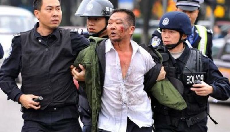 صيني يقتل امرأتين ويجرح 11 شخصا آخرين