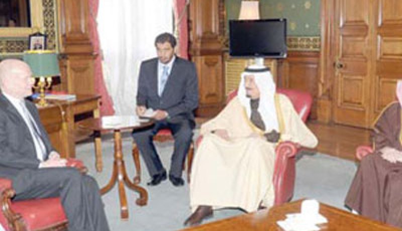 وزير الخارجية البريطاني يبحث في الدوحة الأزمة السورية