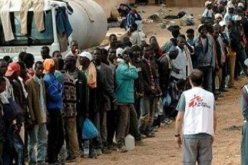 ليبيا ترحّل 144 من المهاجرين الأفارقة غير الشرعيين
