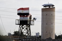 مصر تنشر دباباتها على حدود قطاع غزة بالتنسيق مع اسرائيل