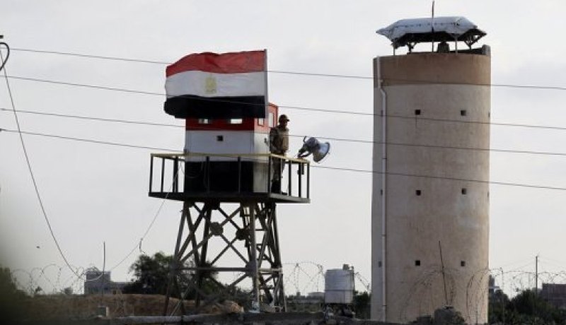 مصر تنشر دباباتها على حدود قطاع غزة بالتنسيق مع اسرائيل
