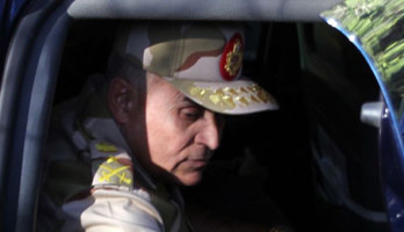 رئيس الأركان المصري: الجيش سيتجنب التدخل في السياسة