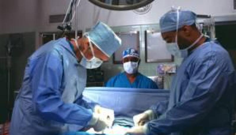 التوقيع على بروتوكول اتفاق لقدوم أطباء صينيين مختصين في طب العيون إلى الجزائر