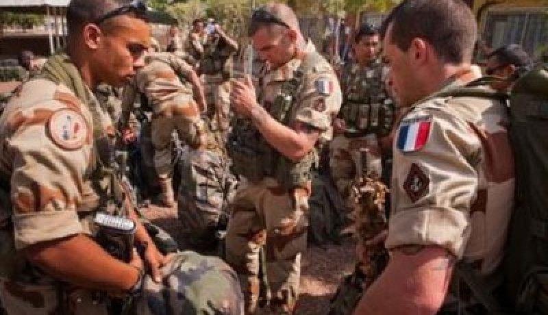 الجيش الفرنسي يطرد مجموعة مسلحة من مدينة في شمال شرق مالي