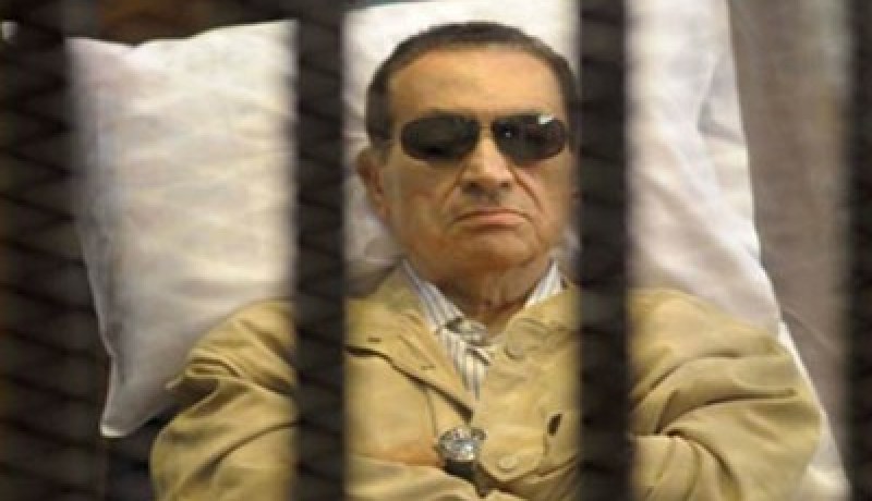 مبارك يحتفل بعيد ميلاده خلف القضبان