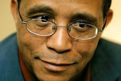 الكاتب ياسمينة خضرا مرشح إلى الانتخابات الرئاسية فى الجزائر