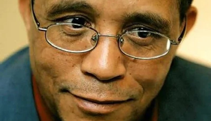 الكاتب ياسمينة خضرا مرشح إلى الانتخابات الرئاسية فى الجزائر