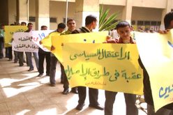طلاب الإخوان المسلمين يقتحمون البوابة الرئيسية لجامعة القاهرة