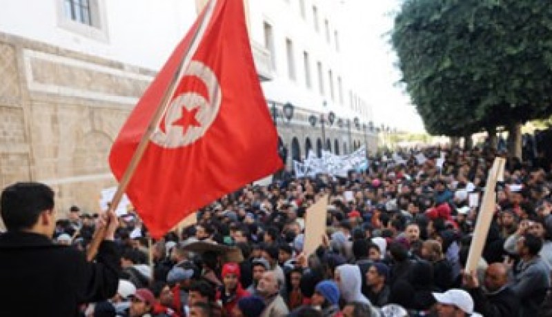 الحكم على ضابطين بالسجن 10 و20 سنة بتهمة قتل متظاهرين فى تونس
