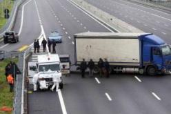 عصابة مسلحة تنفذ عملية سطو “سينمائية” على الطريقة الإيطالية