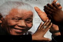 مانديلا لم يمت.. ويتشاجرون على مكان دفنه