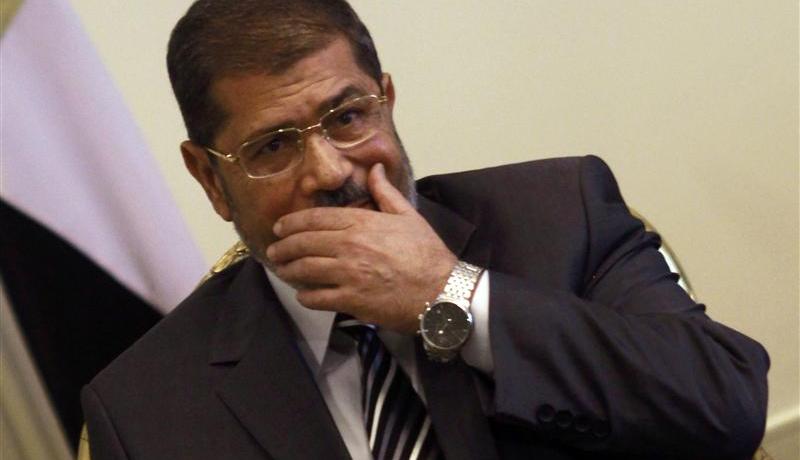 النائب العام يأمر بحبس مرسي 15 يوما ويوجه له تهمة التخابر مع الادارة الأمريكية