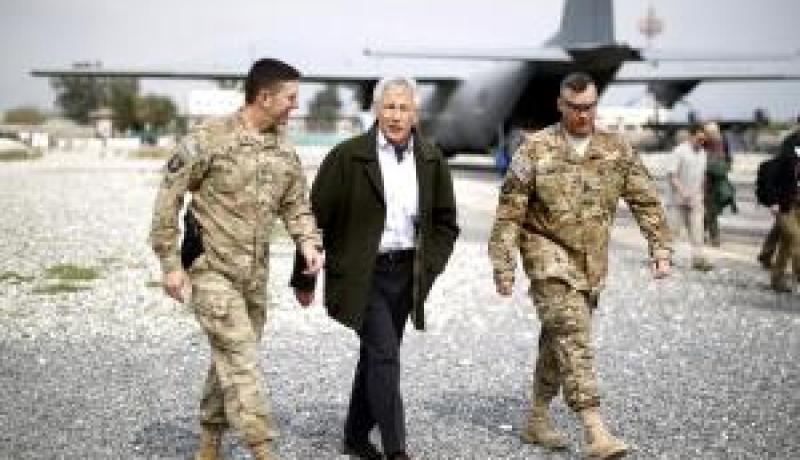العنف يخيم على زيارة وزير الدفاع الأمريكي الجديد لأفغانستان