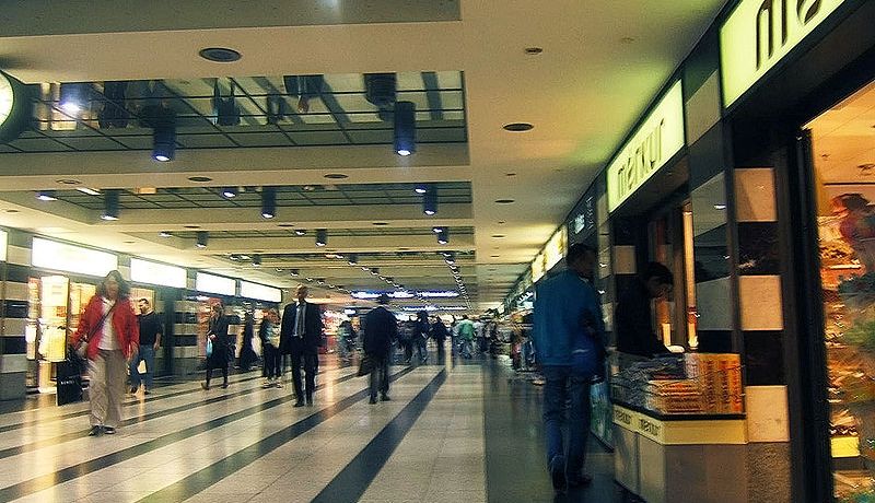 باريس تعيد العمل بتاشيرة الترانزيت في المطارات الفرنسية للرعايا السوريين
