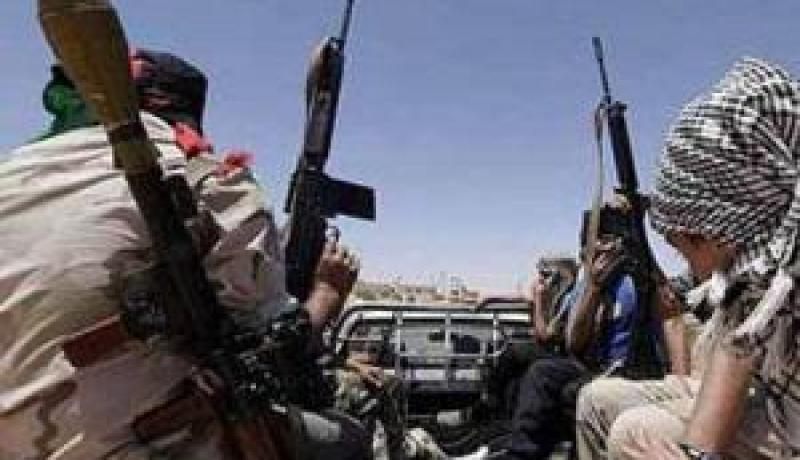 مقتل سجين واصابة آخرين في هجوم على قافلة تنقل سجناء في ليبيا