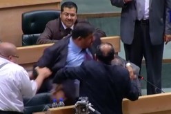 نائب أردني يسحب مسدسه في البرلمان على خلفية ارتفاع أسعار المحروقات