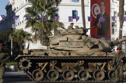 الرئيس التونسى يشيد بأداء الجيش فى ذكرى تأسيسه