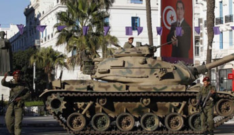 الرئيس التونسى يشيد بأداء الجيش فى ذكرى تأسيسه