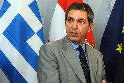 وزير الخارجية اليوناني يلتقي مرسي “سرّا” لاستيضاح الاعتداء على سفينة لبلادها بقناة السويس