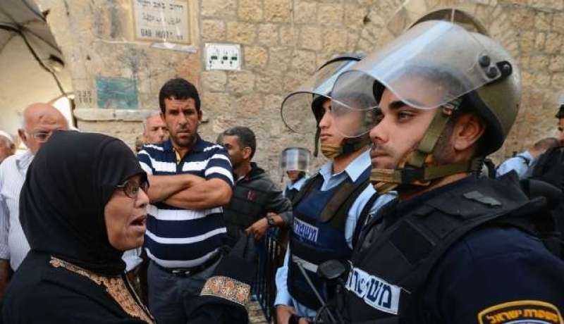 الجيش الإسرائيلي يمنع من دون 45 عاما من دخول الأقصى