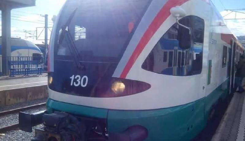 محتجون يشلون حركة القطارات ويغلقون 3 طرق رئيسة في البليدة