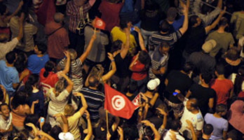 مظاهرة للمعارضة التونسية للمطالبة بحل المجلس التأسيسى