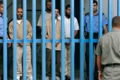 لجنة وزارية صهيونية تقر اطلاق سراح 26 أسيراً فلسطينياً