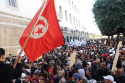 الحكم على ضابطين بالسجن 10 و20 سنة بتهمة قتل متظاهرين فى تونس