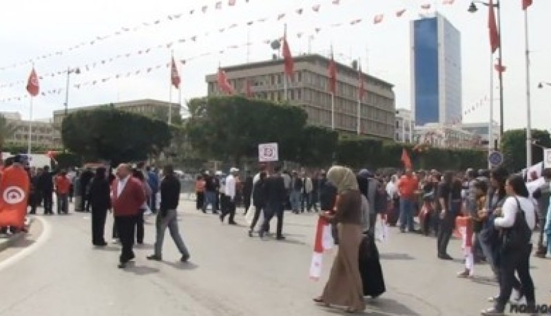 الشارع التونسي يشهد حراكاً ثقافياً كبيراً وحركة استثنائية في شارع الحبيب بورقيبة