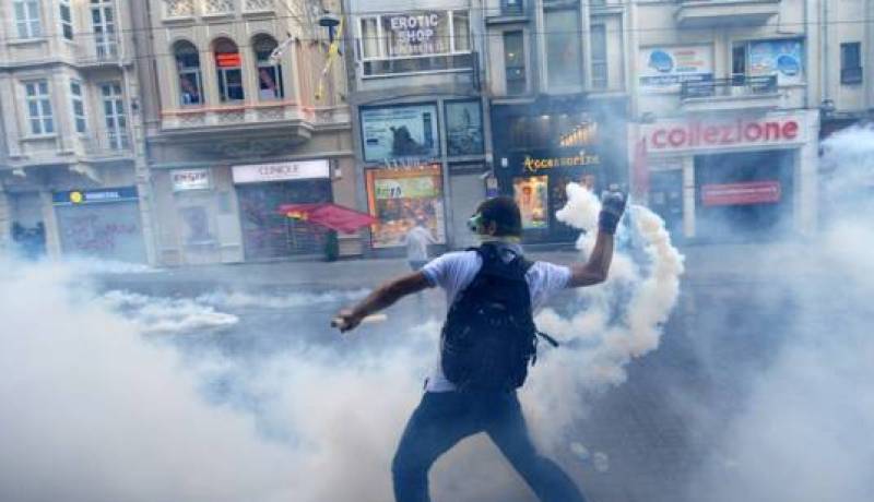 تركيا تطلق سراح 21 أجنبيًا تم توقيفهم على خلفية احتجاجات «تقسيم»